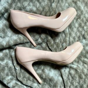 Size 6.5 petal pink patent leather pumps, like